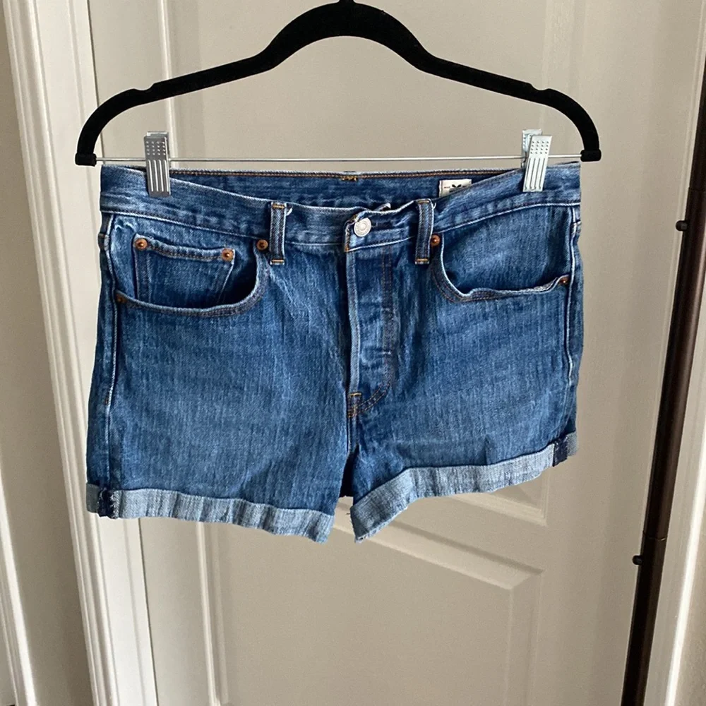 Levi’s High Rise Shorts - Picture 1 of 7